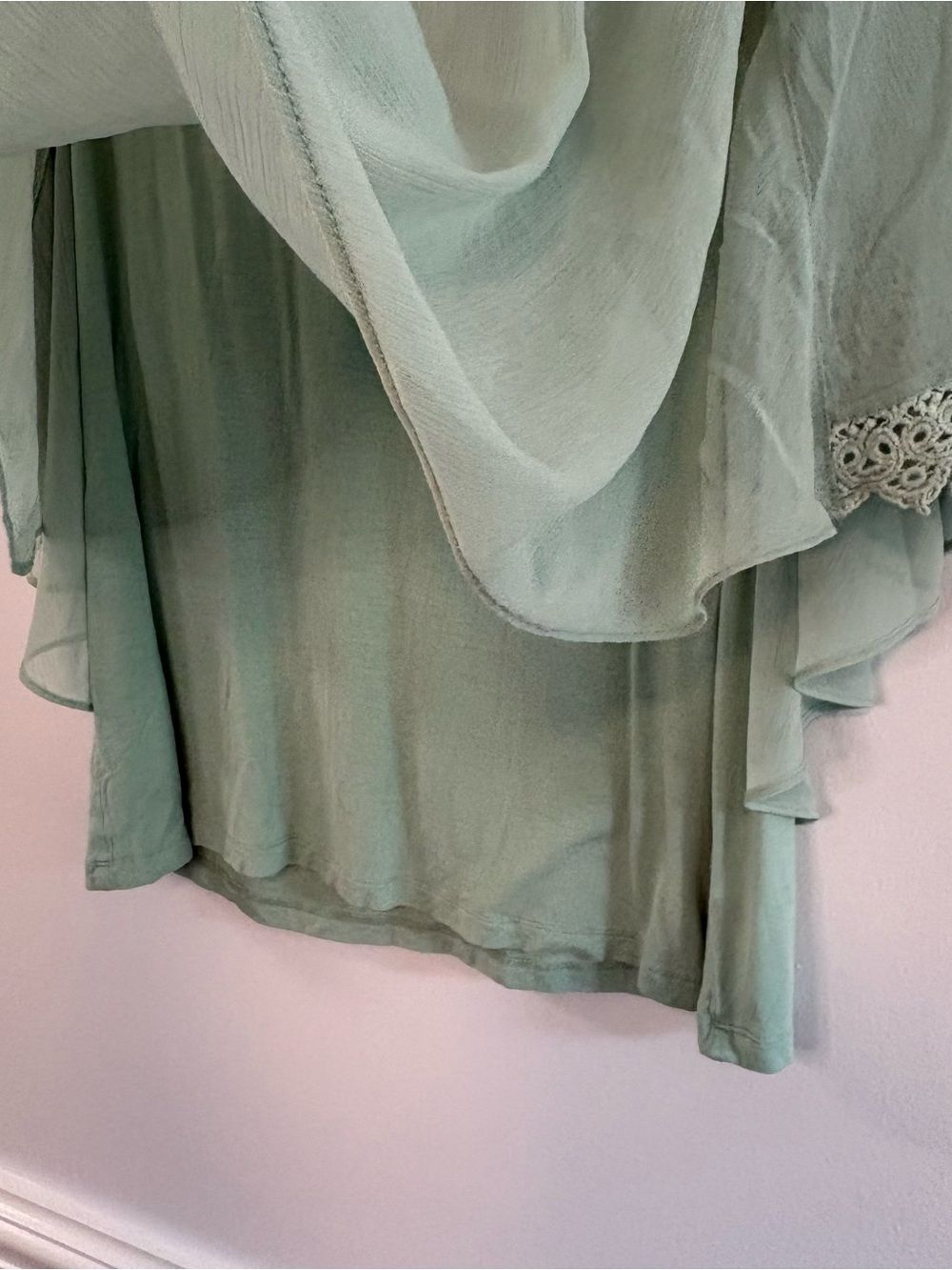 Romantic APT 9 Sage Green Layered Crochet Flutter Sleeve Top Size XL feminine - Picture 6 of 8